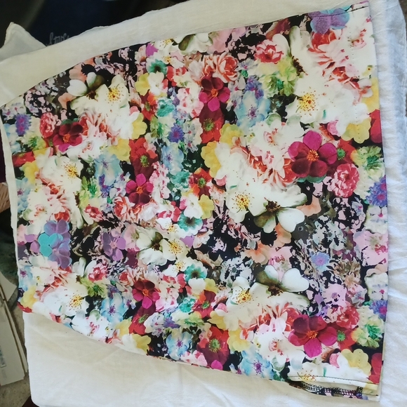 Spense pansy floral pencil skirt Size S, side zip, nwt - Picture 2 of 6